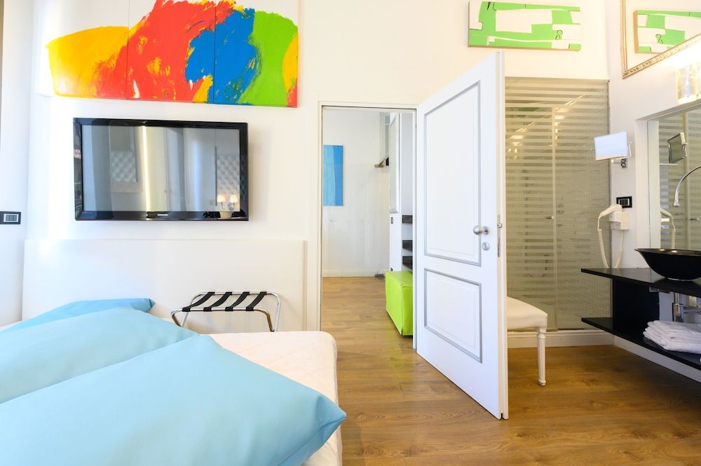Domus Spagna Frattina Prestige Suite Junior Suite, 1 King Bed, Balcony, City View 6