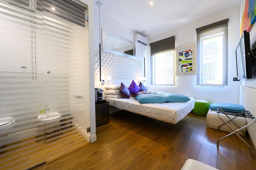 Domus Spagna Frattina Prestige Suite Junior Suite, 1 King Bed, Balcony, City View 4