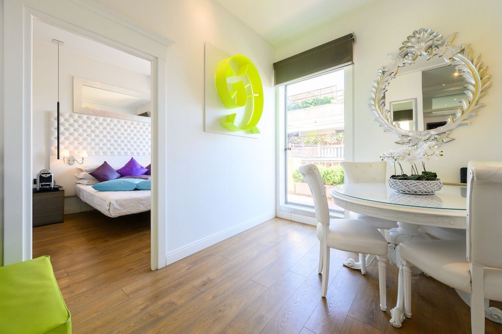 Domus Spagna Frattina Prestige Suite Junior Suite, 1 King Bed, Balcony, City View 12