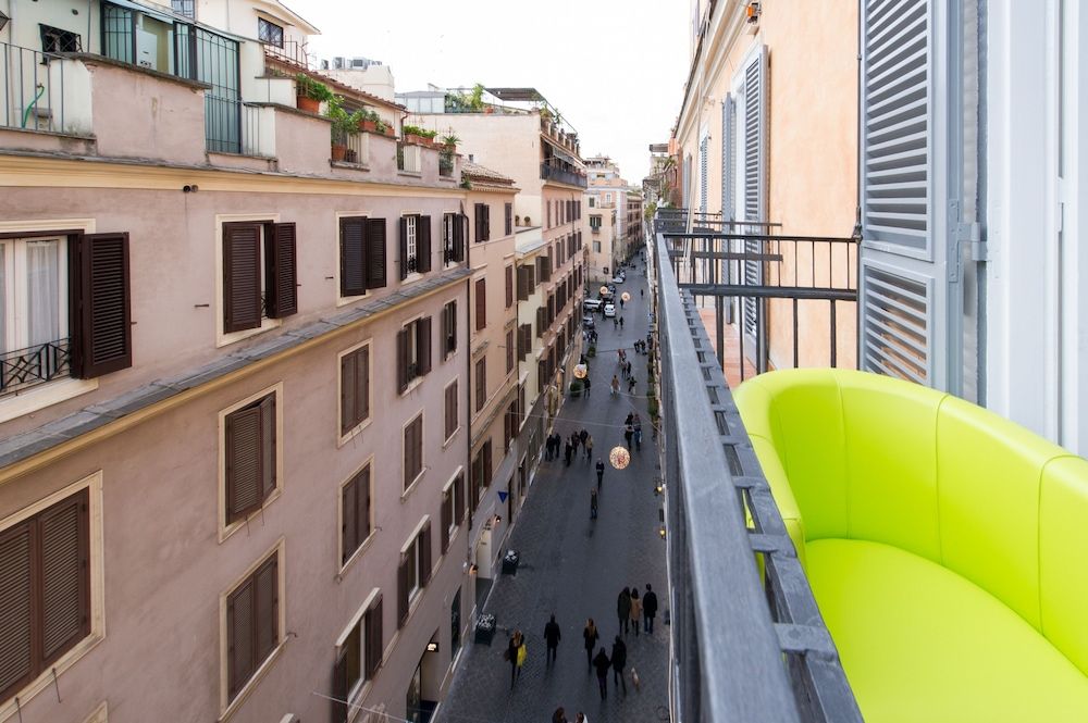 Domus Spagna Frattina Prestige Suite Deluxe Double Room, Balcony, City View 9
