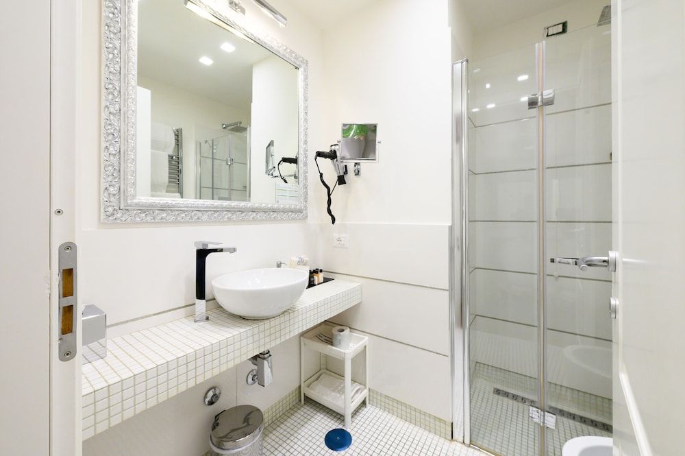 Domus Spagna Frattina Prestige Suite Superior Triple Room, Balcony, City View 12