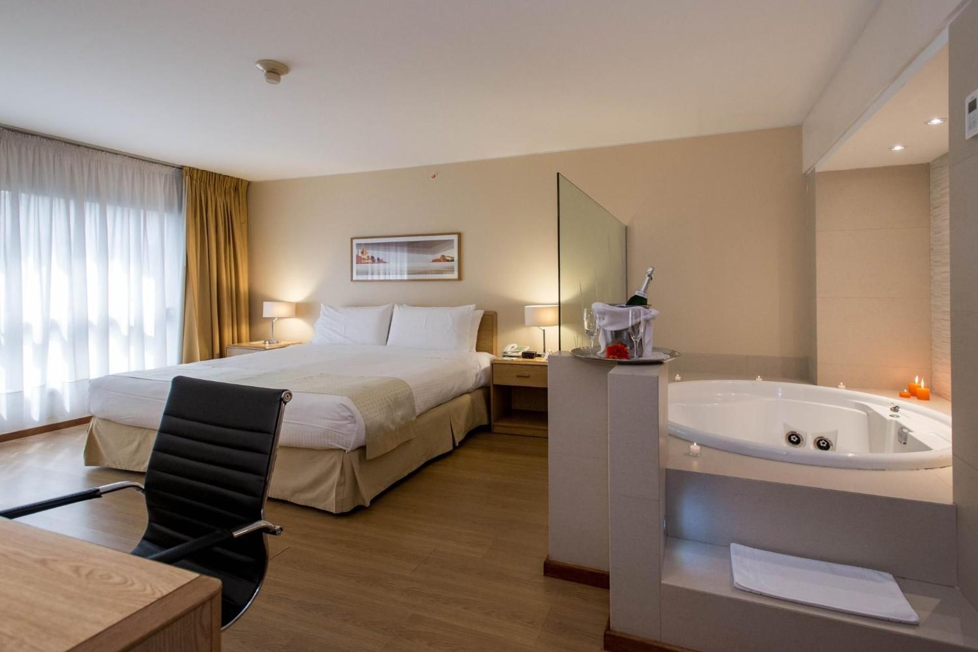 1 Bedroom Suite Jetted Tub Smoking