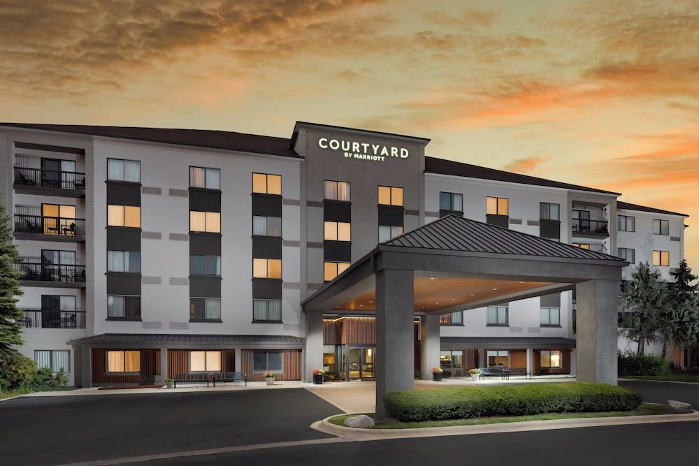 undefined Courtyard by Marriott Chicago Midway Airport 3