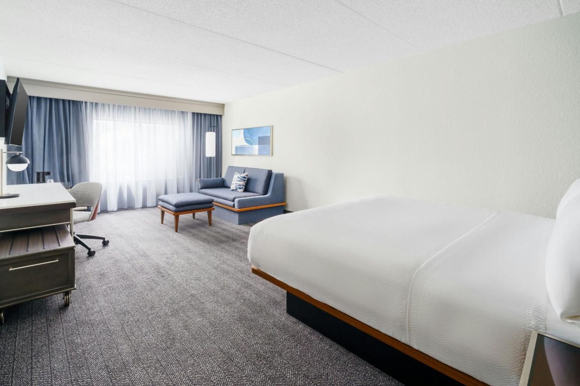 undefined Courtyard by Marriott Chicago Midway Airport 6