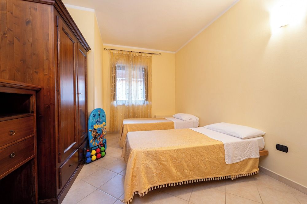 Family Room, 2 Bedrooms
