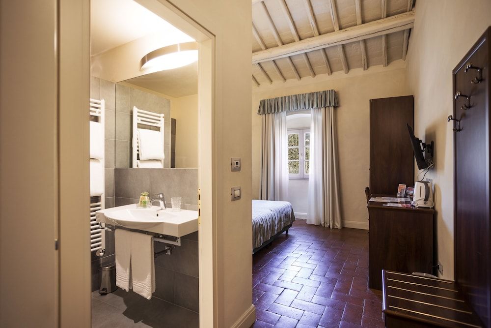 Fattoria di Maiano Classic Double or Twin Room, Pool Access 5