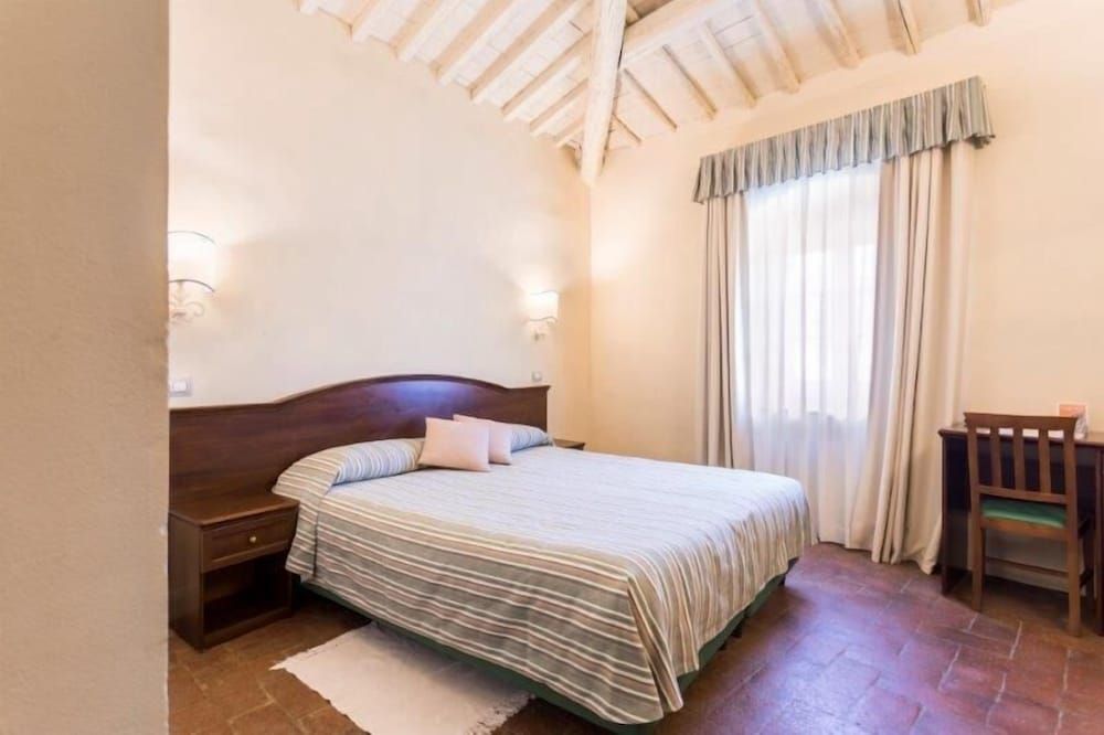 Fattoria di Maiano Classic Double or Twin Room, Pool Access 3
