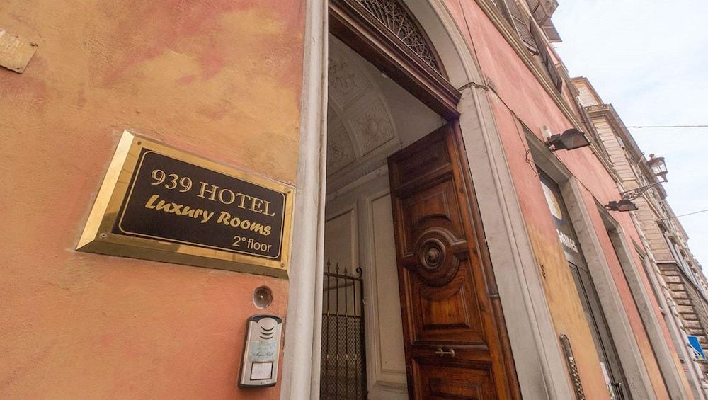 undefined 939 Hotel 6