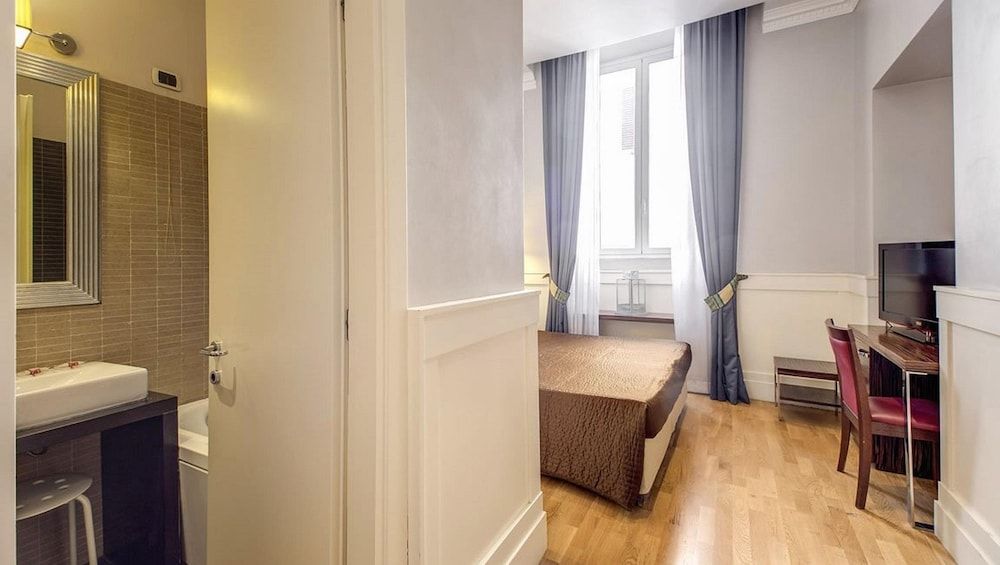 undefined 939 Hotel 4