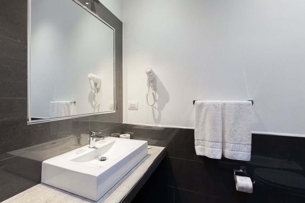 Town House Roma Deluxe Double Room 9