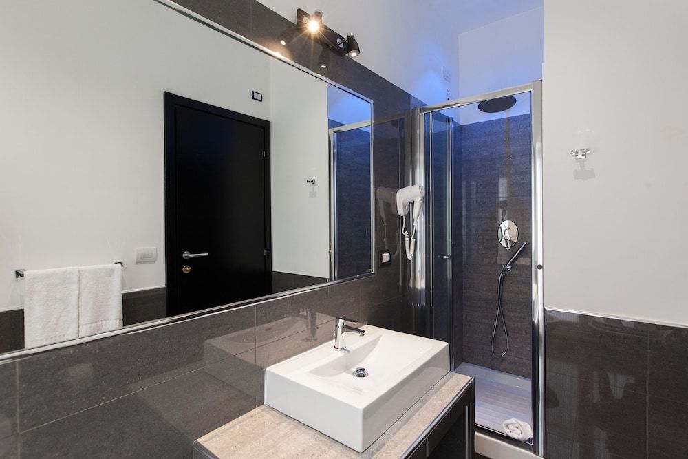 Town House Roma Deluxe Double Room 11