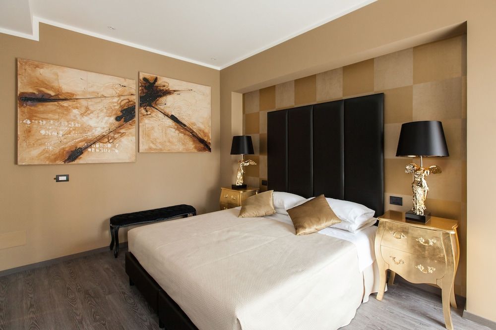 Town House Roma Deluxe Double Room 5