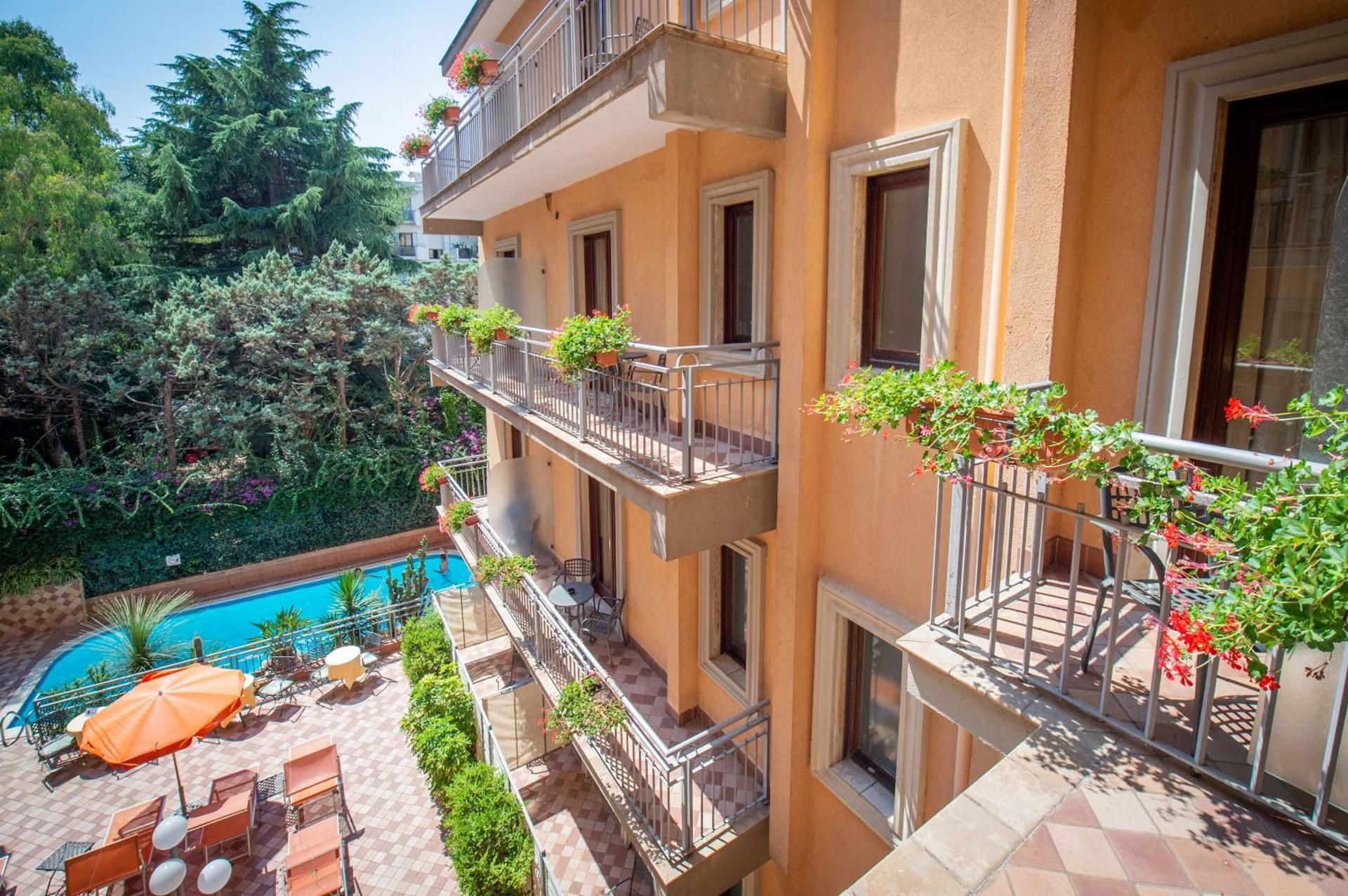 undefined Hotel Michelangelo 4