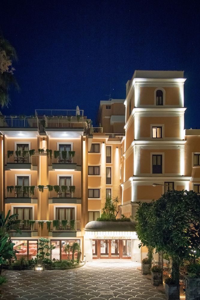 undefined Hotel Michelangelo 3