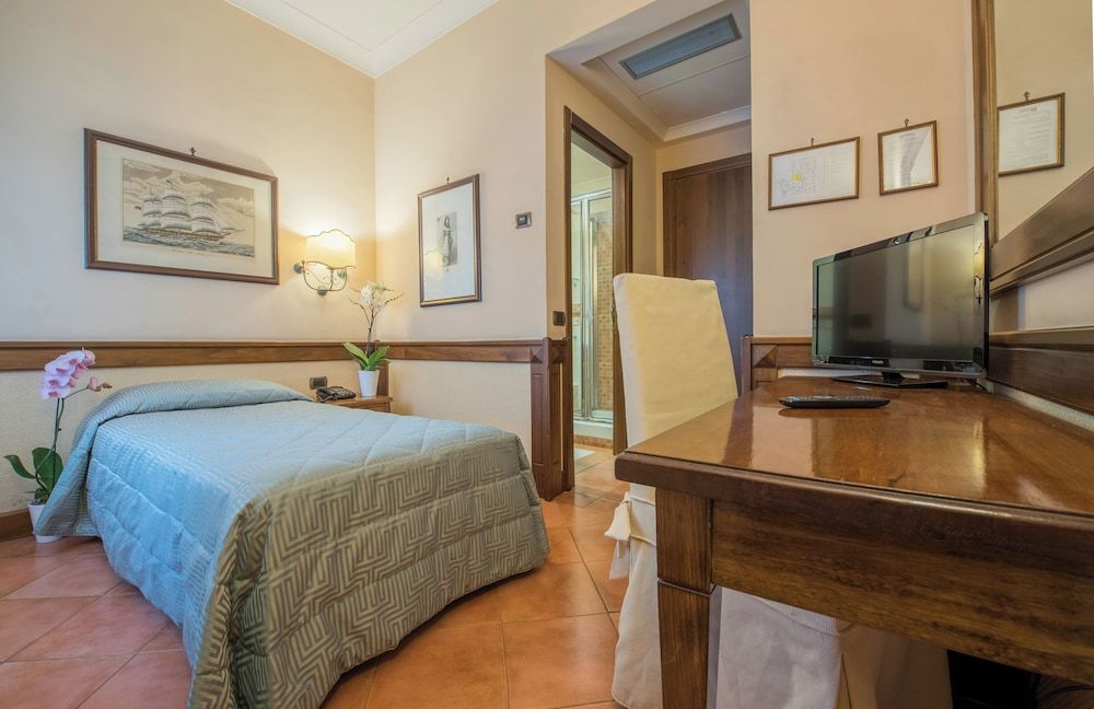 undefined Hotel Michelangelo 9