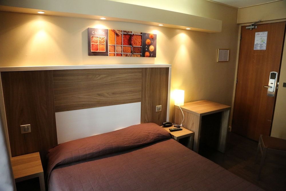 Grand Hotel Nouvel Opera Standard Double room with shower or bath 3