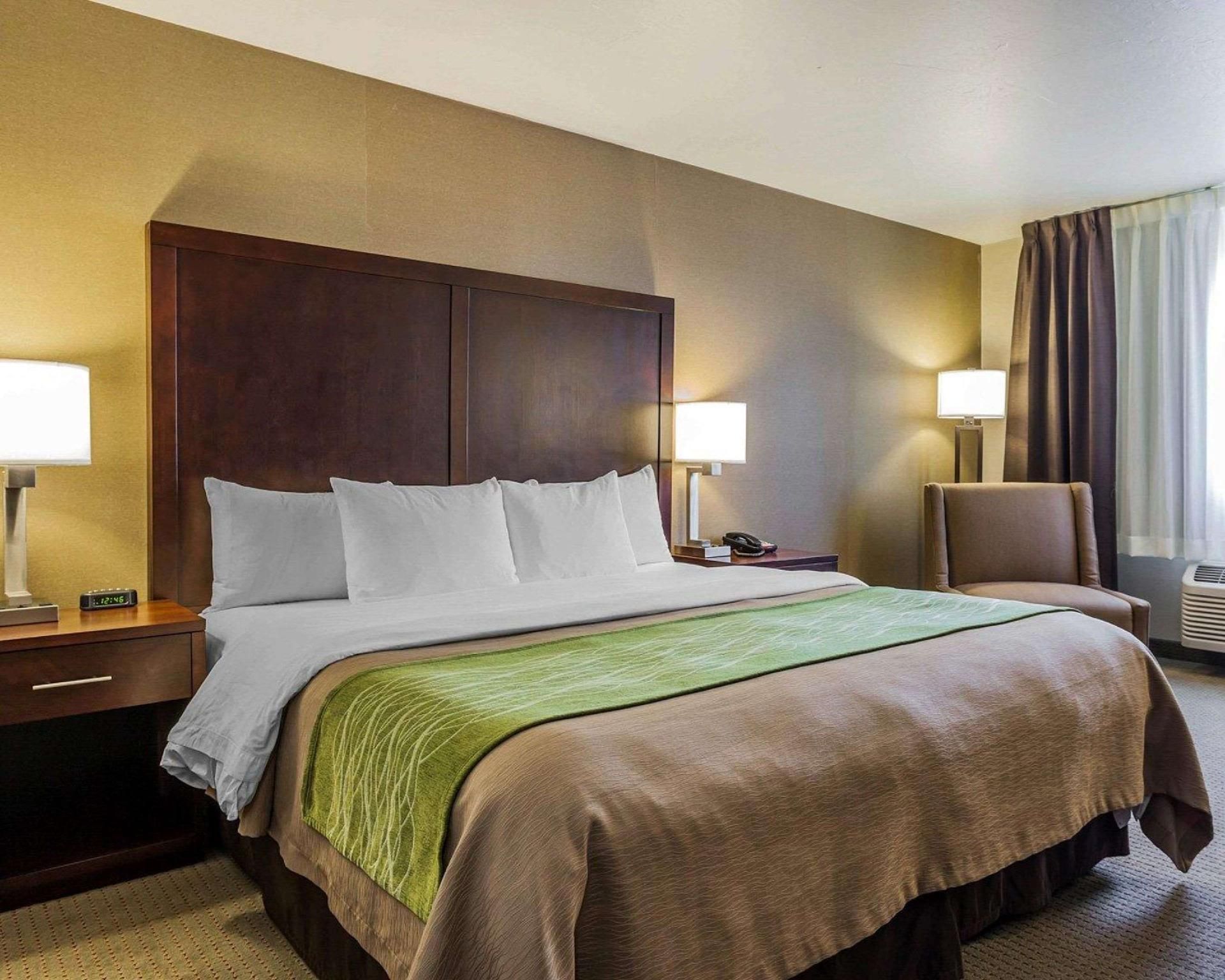 1 King Bed, Nonsmoking