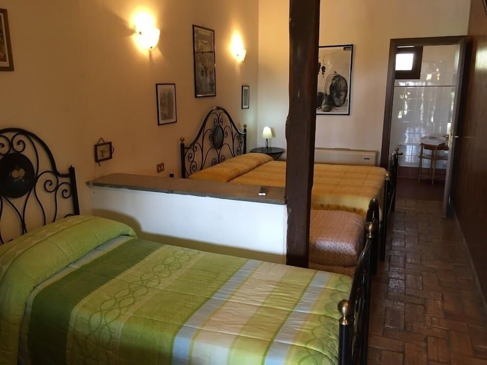 Agriturismo Monte Due Torri Classic Quadruple Room, 3 Bedrooms, Non Smoking, Park View 5
