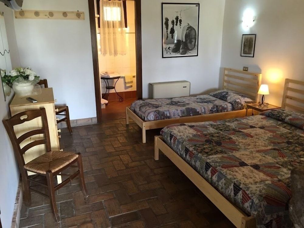 Agriturismo Monte Due Torri Classic Quadruple Room, 3 Bedrooms, Non Smoking, Park View 6