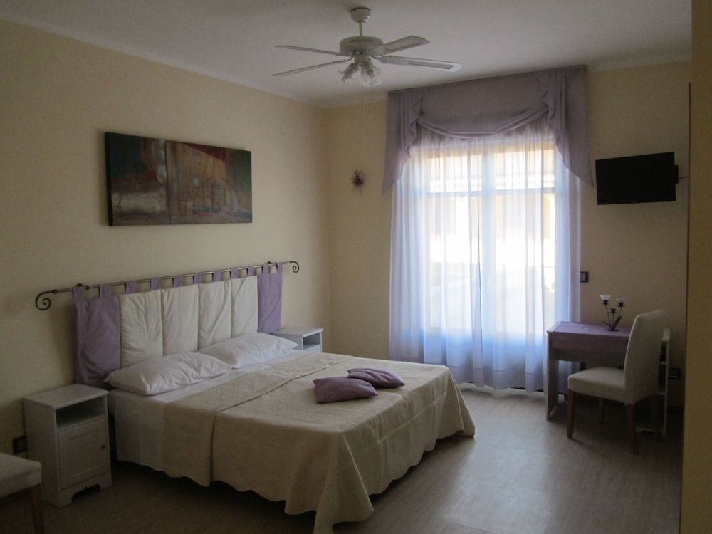 Bed&Breakfast EREMES Double or Twin Room 8