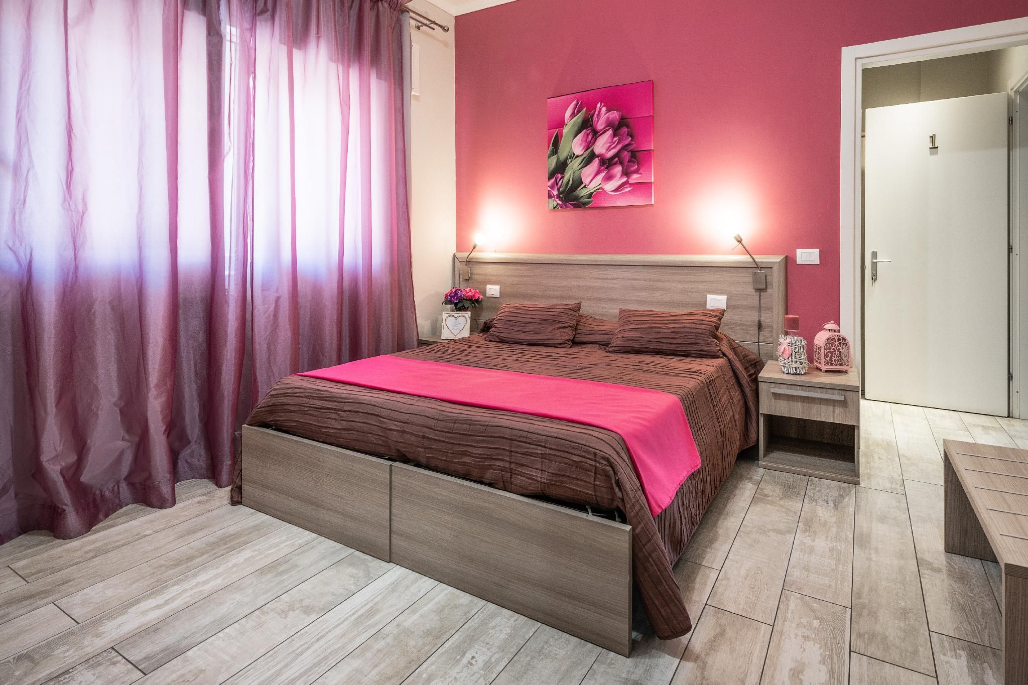 Double 1 Queen Bed