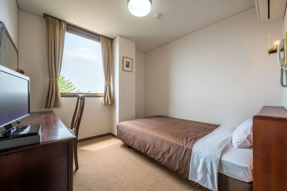 Standard Room, Smoking