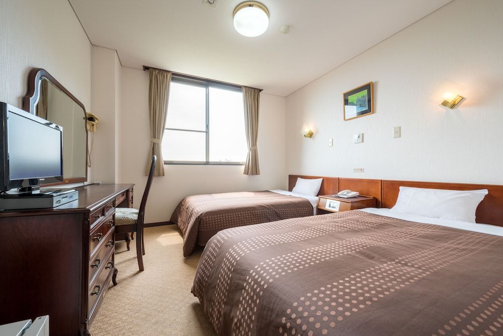 Twin Room, Smoking