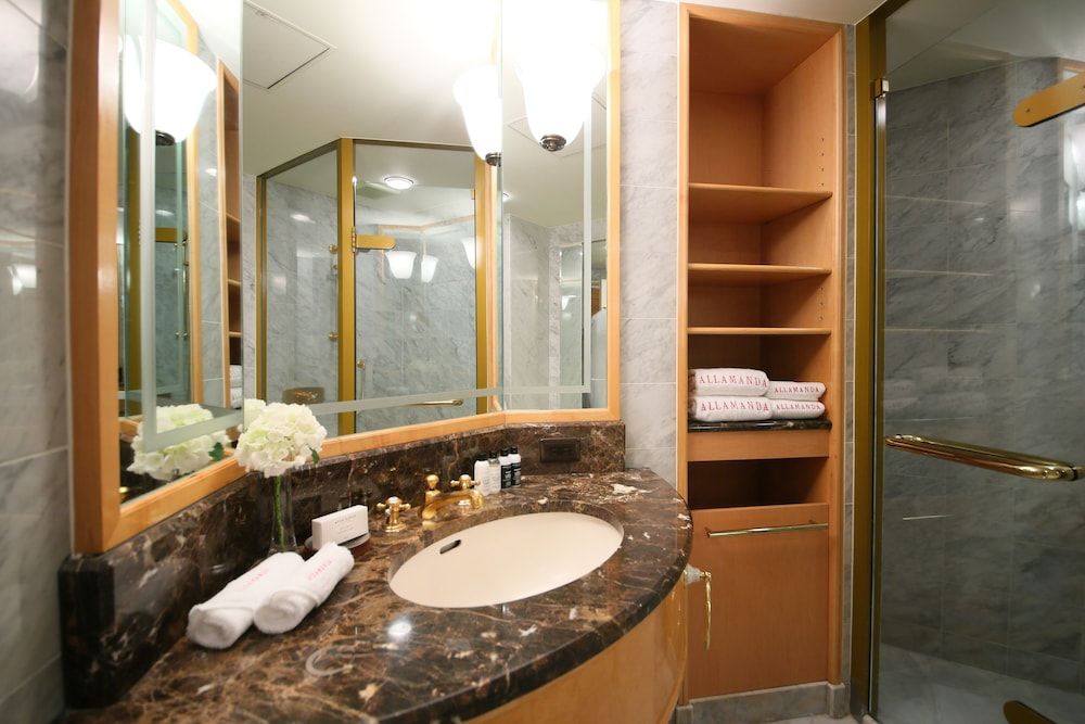 Hotel Allamanda Aoyama Tokyo Classical Double Room, 35 sqm, 1 King Bed, Non Smoking 4