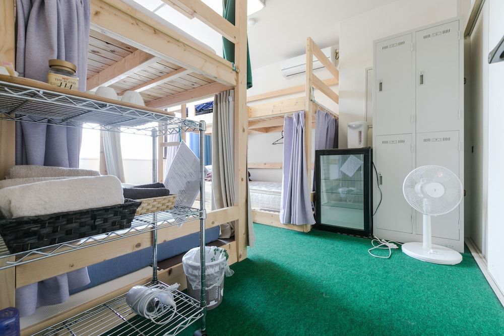 Private Room B with lock (For 1~4 Guests)