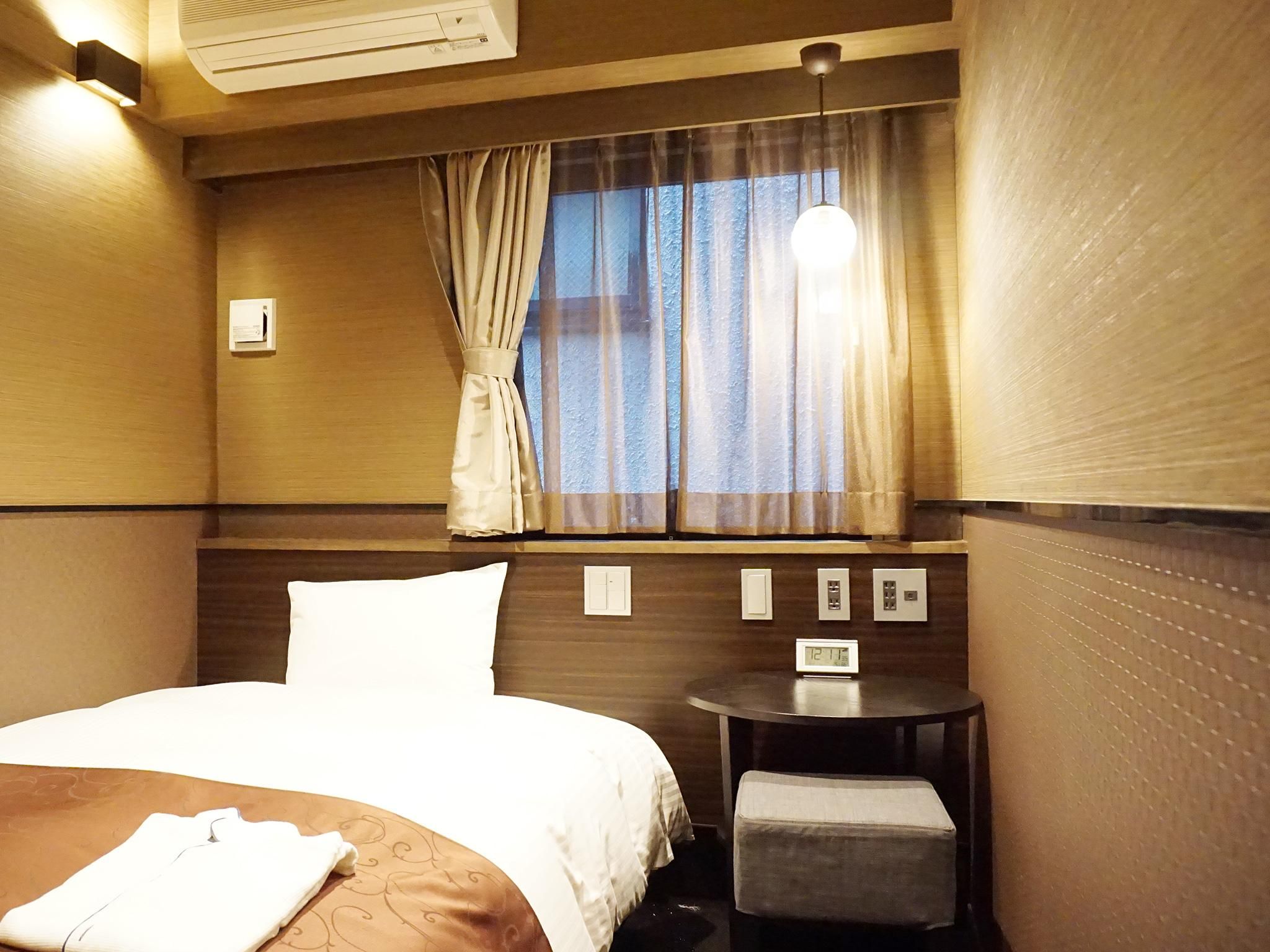 Single Room with Shower/Toilet