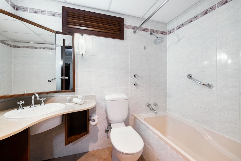 Adelaide Inn Standard Twin Room 2