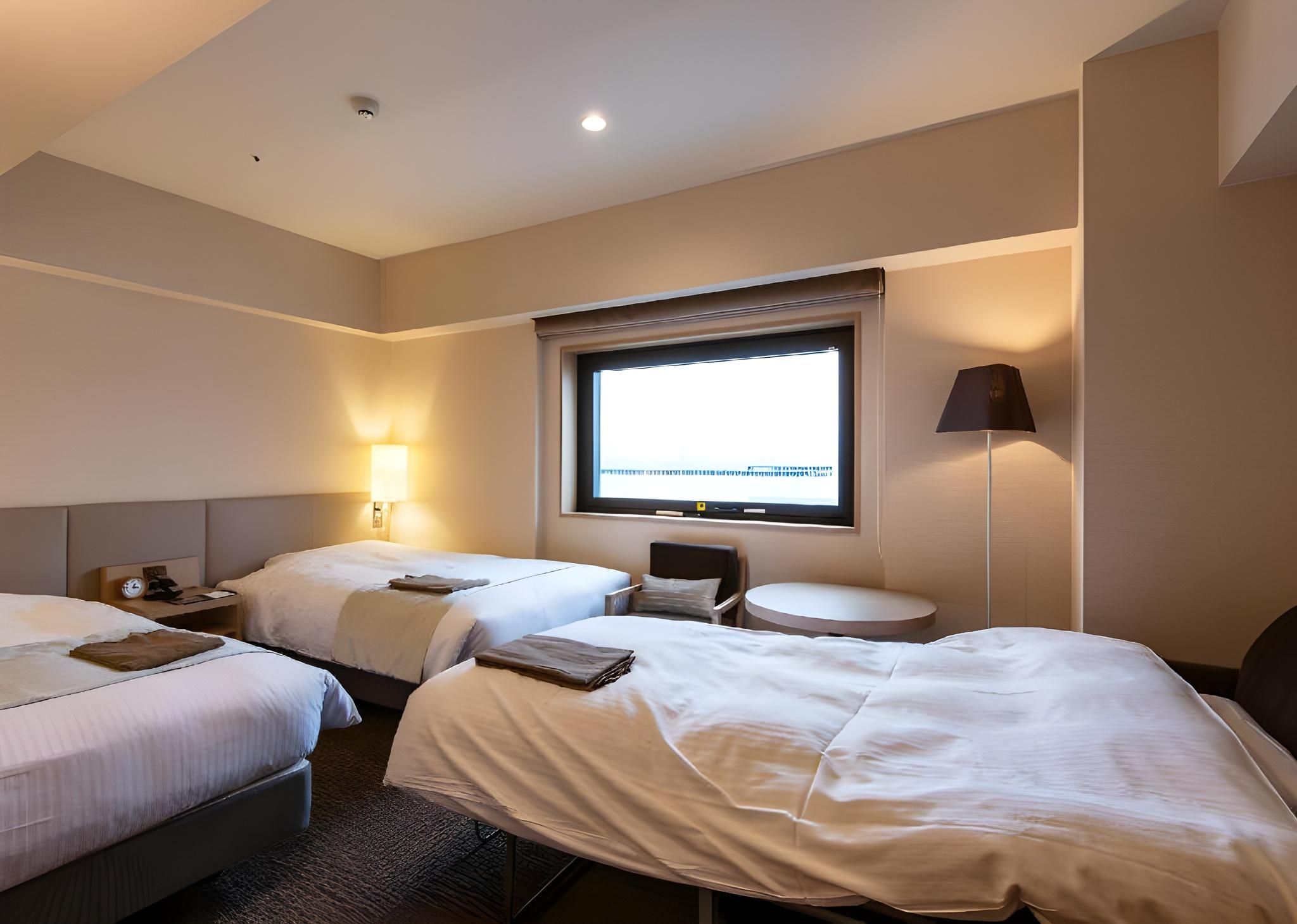 Large Twin Room - Non-Smoking