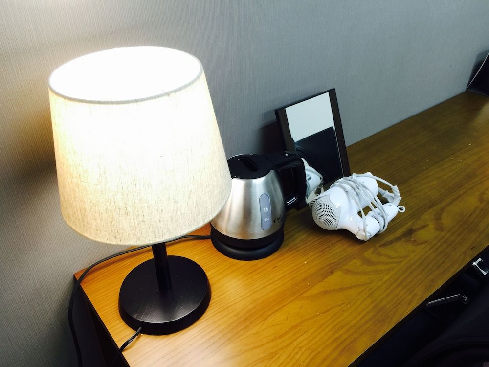 GIS Guest House Tokyo Twin Room (#302) 4