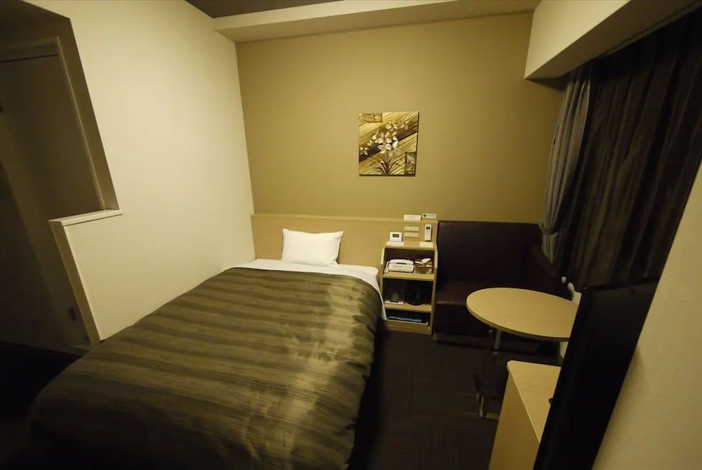 Single Room, Smoking