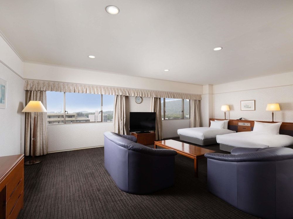 Classic Suite, 2 Twin Beds (City Side)