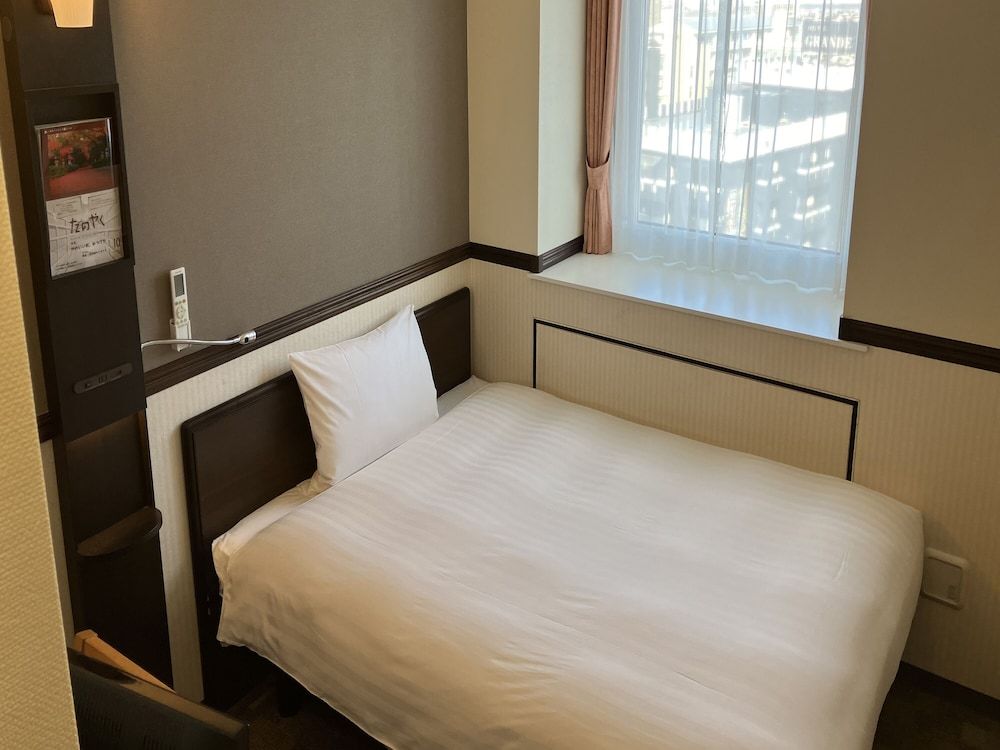 Standard Single Room, Smoking