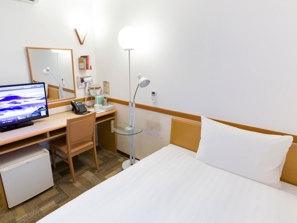 Standard Single Room, Smoking
