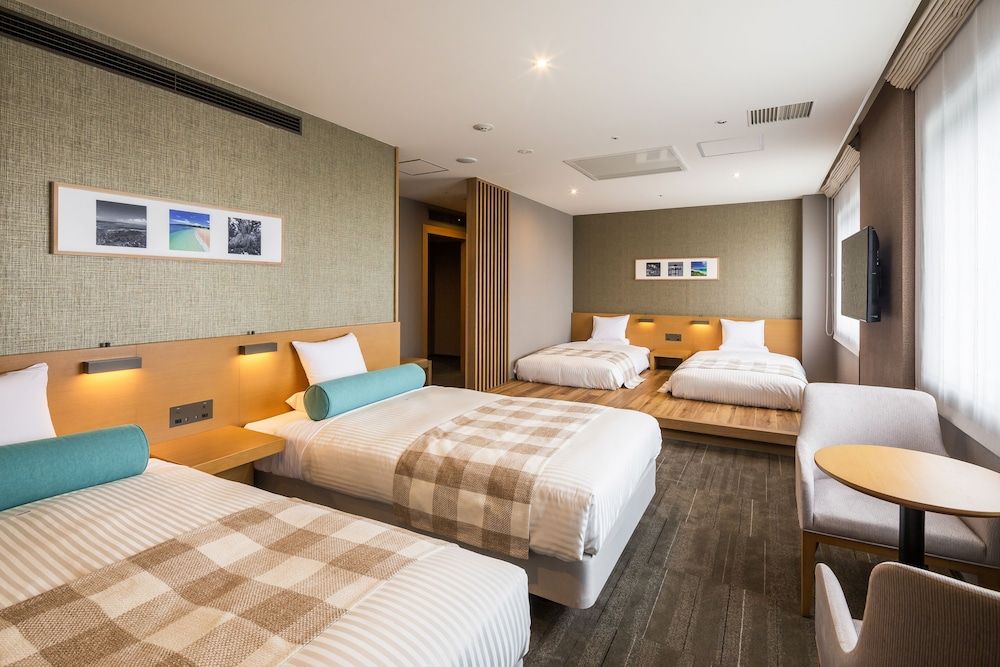 Deluxe Quadruple Room, Ocean View (4 Twin Beds)