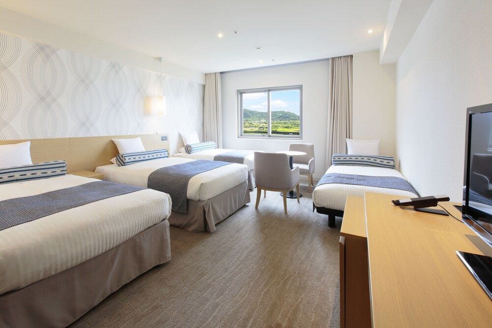 Corner Twin Room (2 Twin Beds)