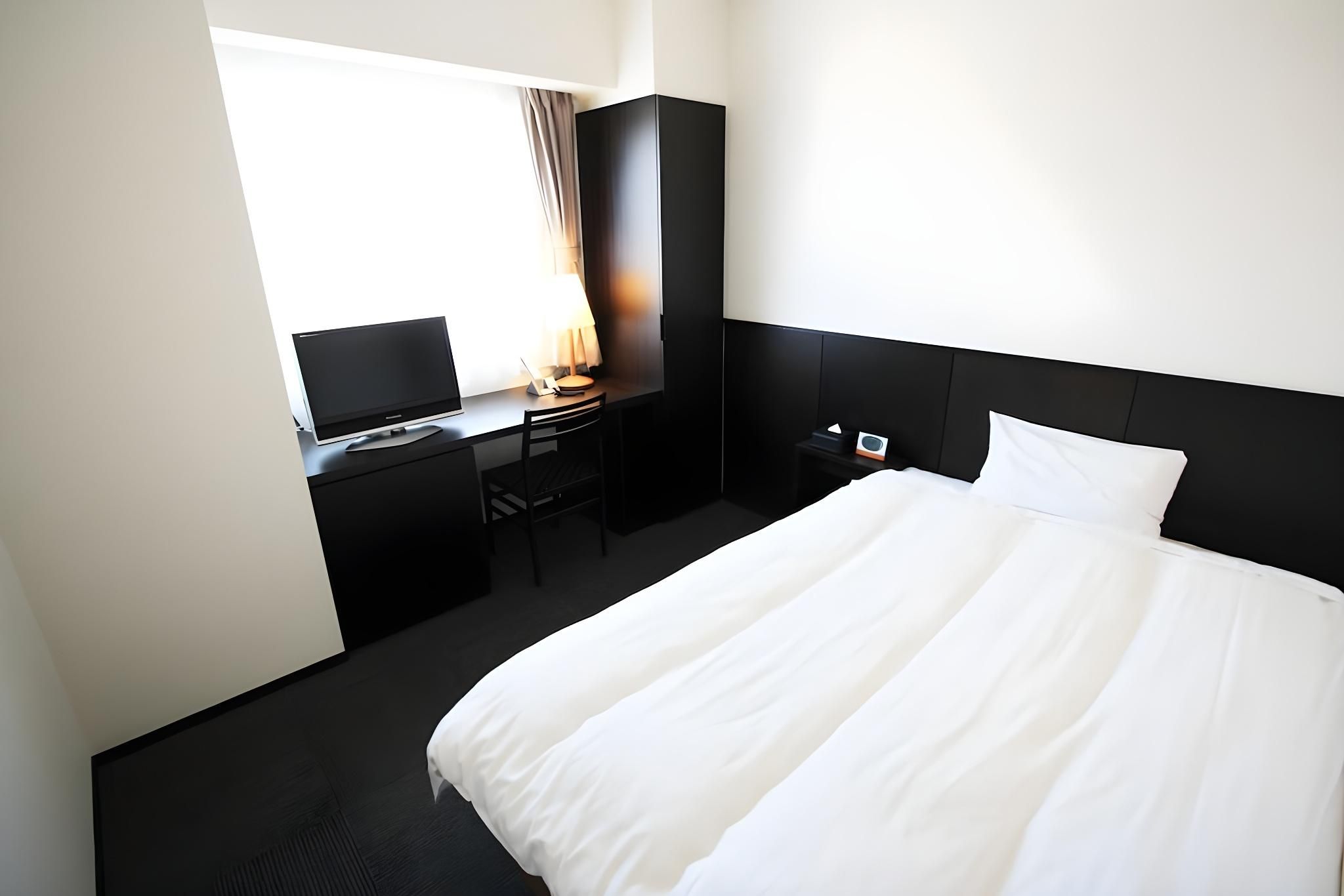 Small Double Room with Shower - Smoking