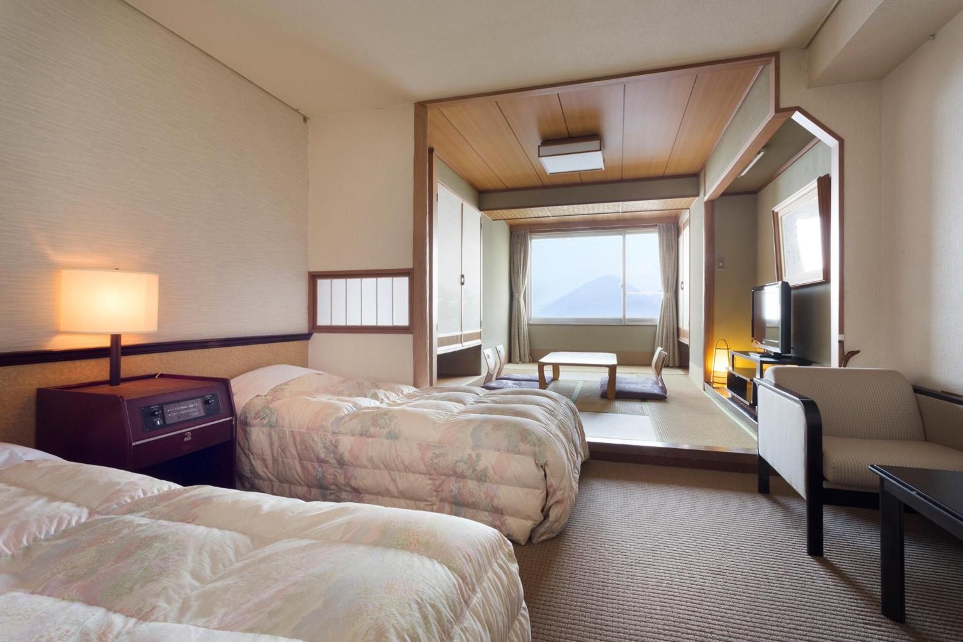 Family Room Selected at Check-in with Lake View(Buffet Dinner & Breakfast Included)