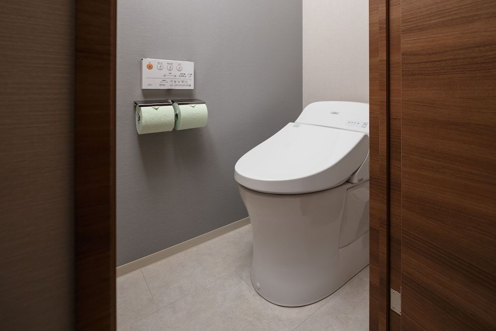 Hotel Vista Nagoya Economy Double Room, Non Smoking (140cm bed 15.4sqm) 3