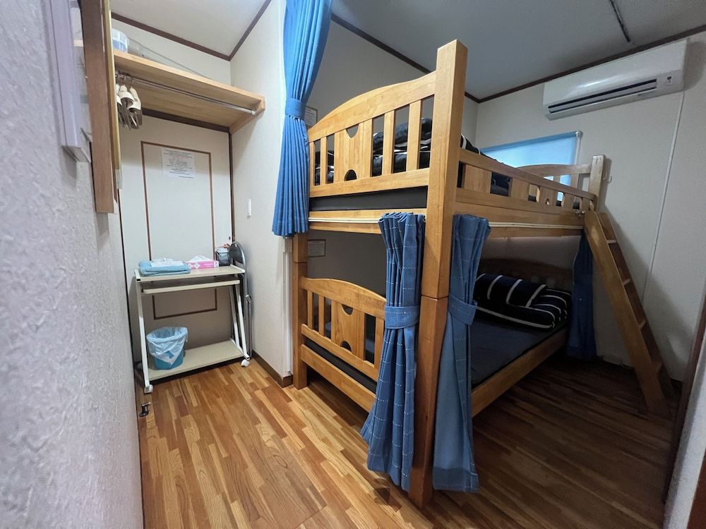 Mt Fuji Hostel Michael's Twin Room with Bunk Bed and Shared Bath 2