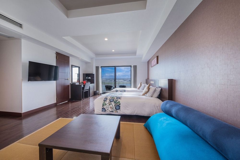 Senaga Deluxe Japanese Western Room & Open-Air Both and Airport View