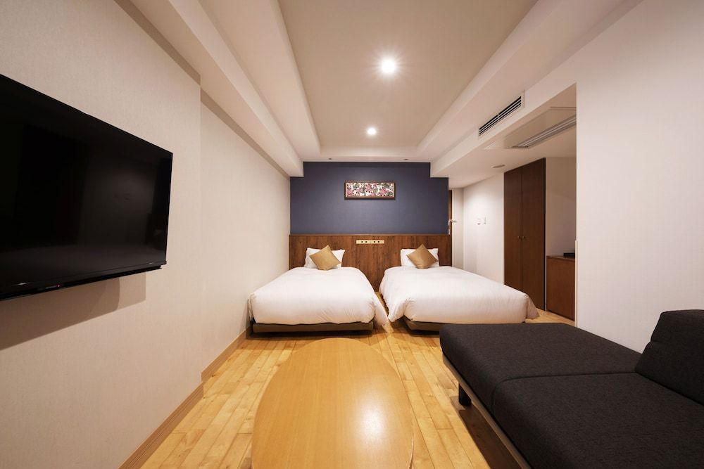 Standard Twin Room (Airport View)