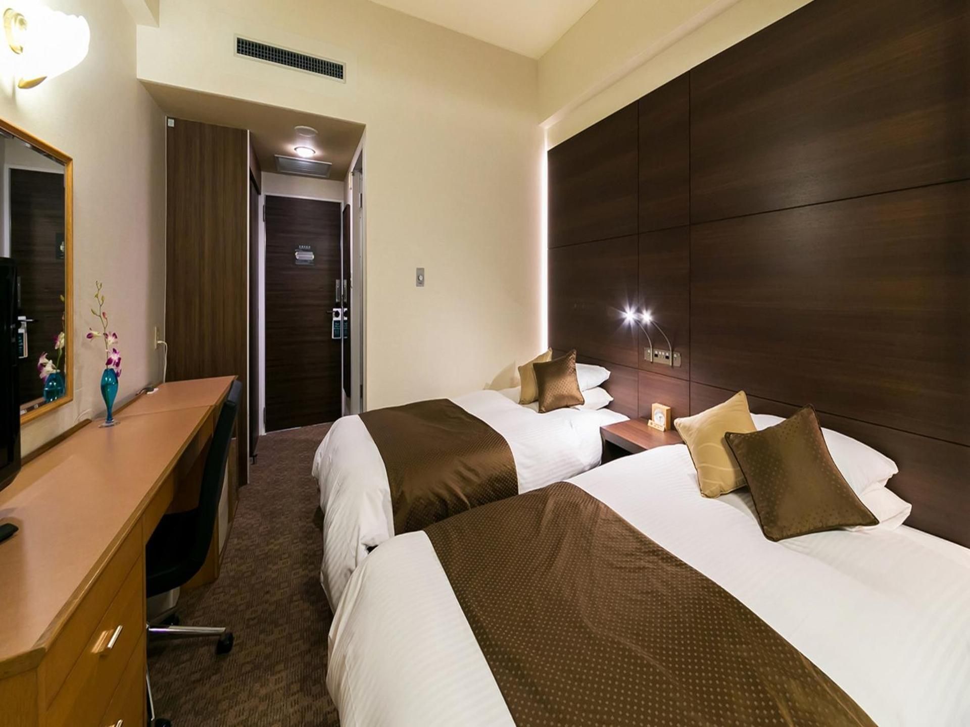 Main Building Superior City View Twin Room - Non-Smoking