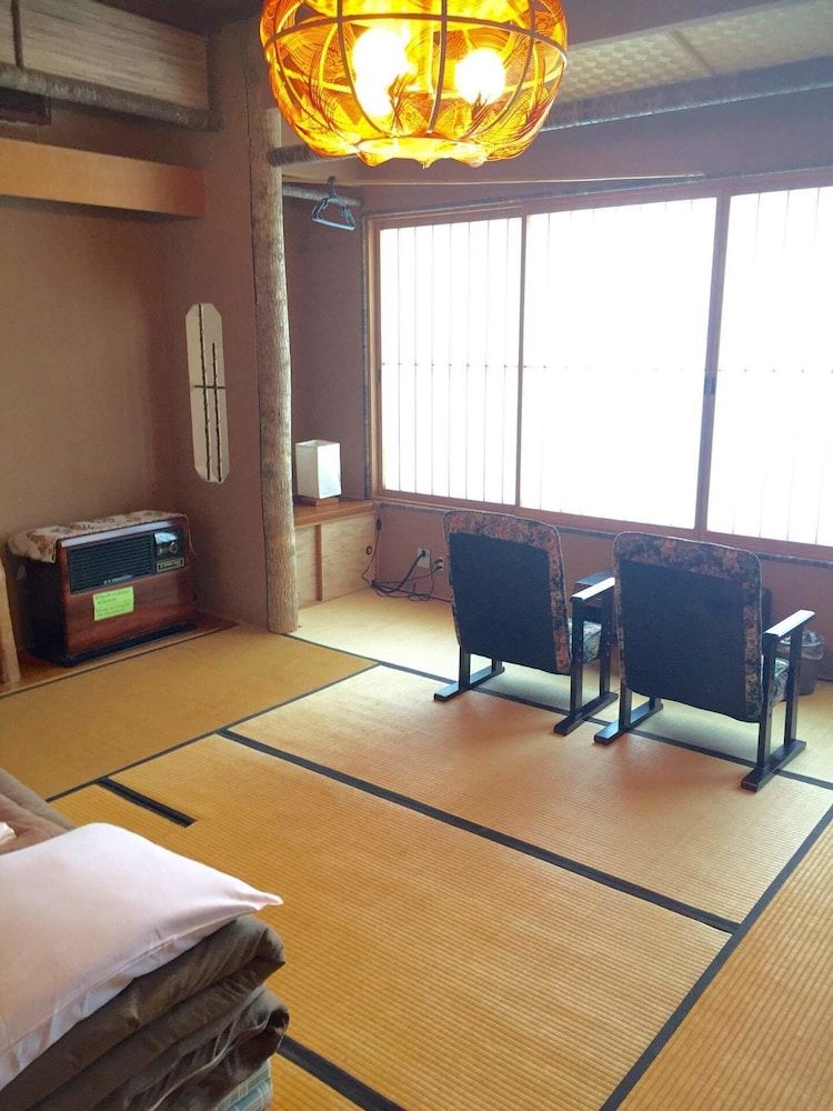 Basic Triple Room, Non Smoking, Shared Bathroom