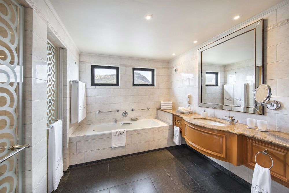 Labourdonnais Waterfront Hotel Deluxe Room 5