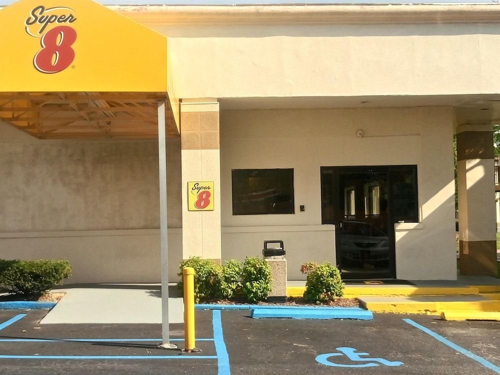 undefined Super 8 by Wyndham Dover 6