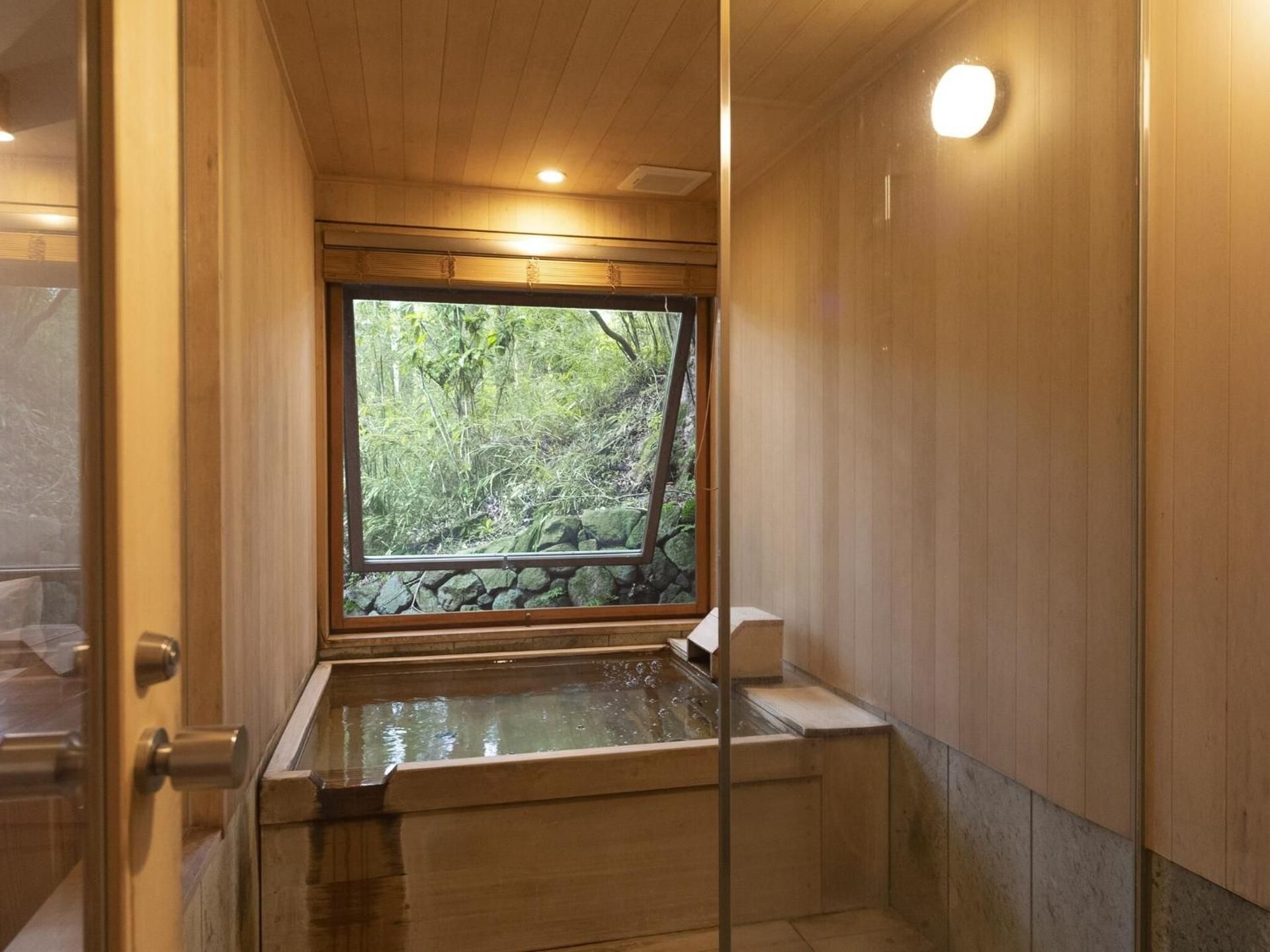 Private Hot Spring Suite Room (4 Beds) [Yuragi]